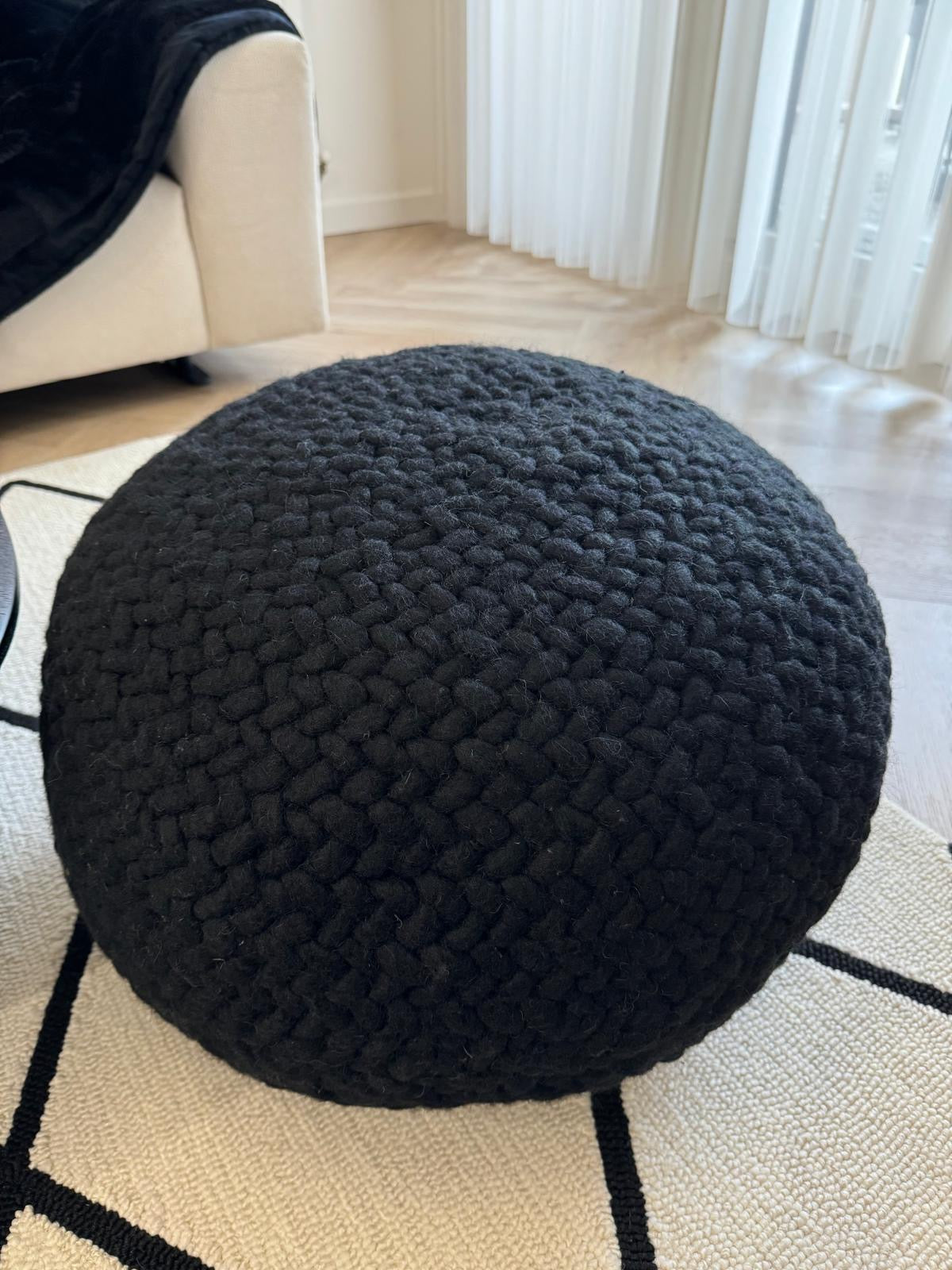 POUF GALET- Pure laine Noir