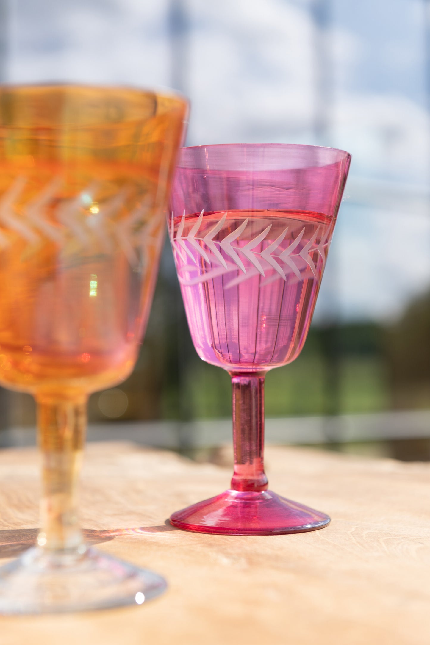 VERTIGE Verre sur pieds rose fuchsia