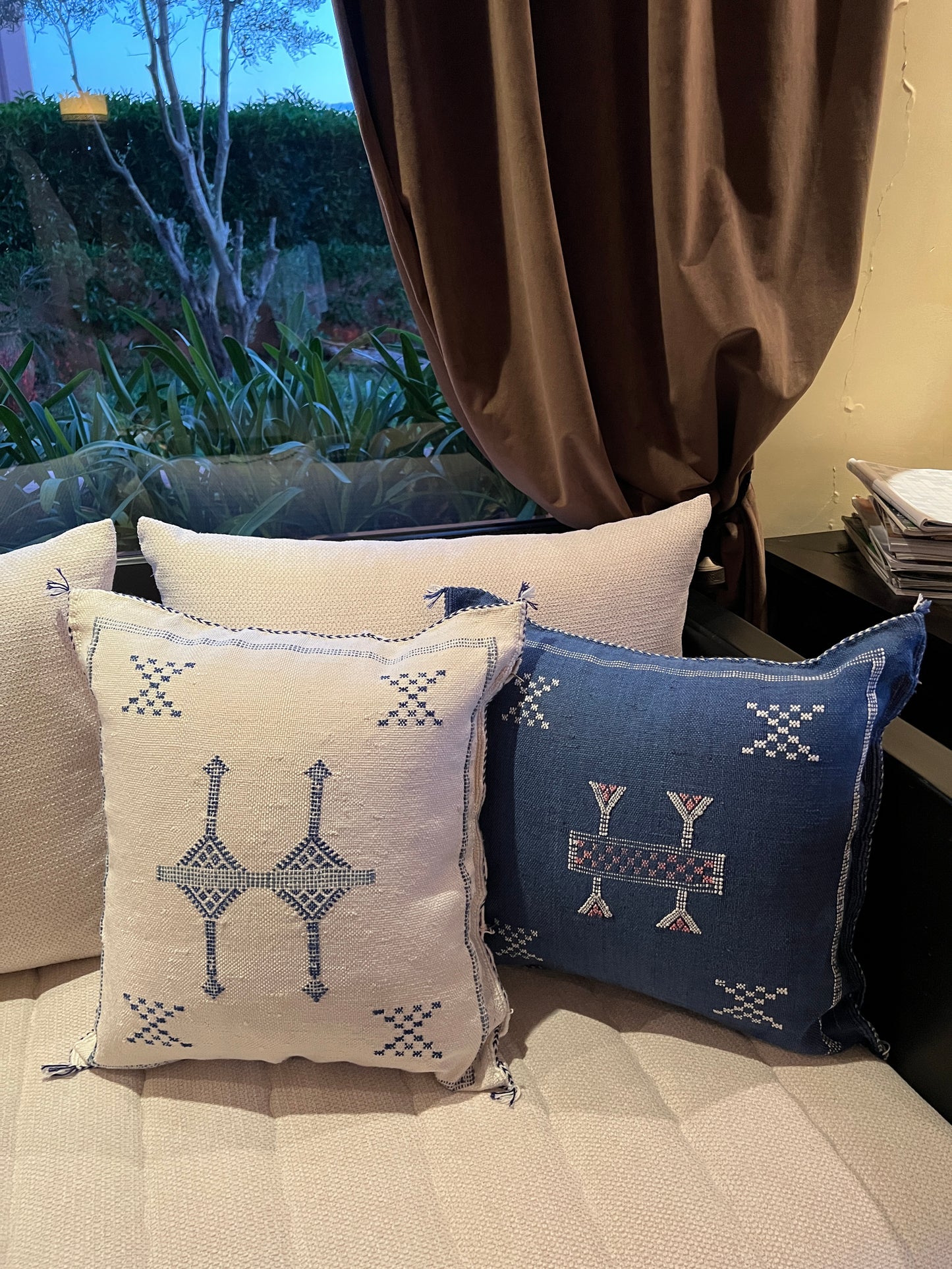 Coussin Berbère - Ecru/ bleu - 45 cm x 45 cm environ