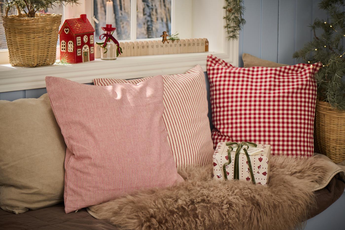 INGRID - blanc/rouge - Coussin 50 x 50 cm