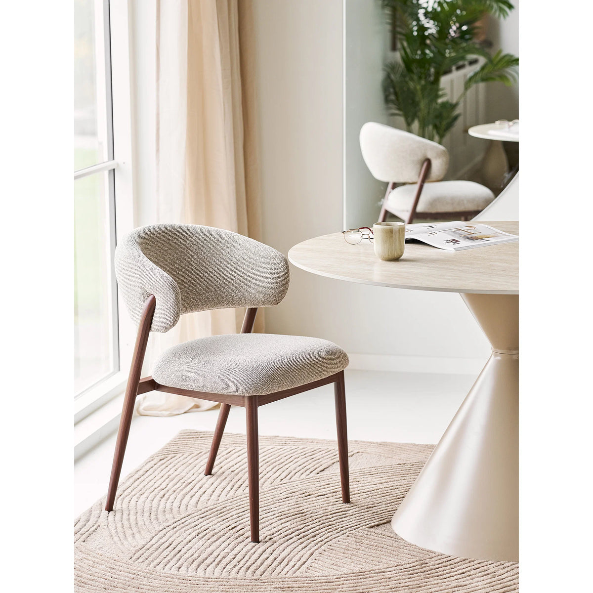 CAVI Chaise beige chiné Pieds brun foncé