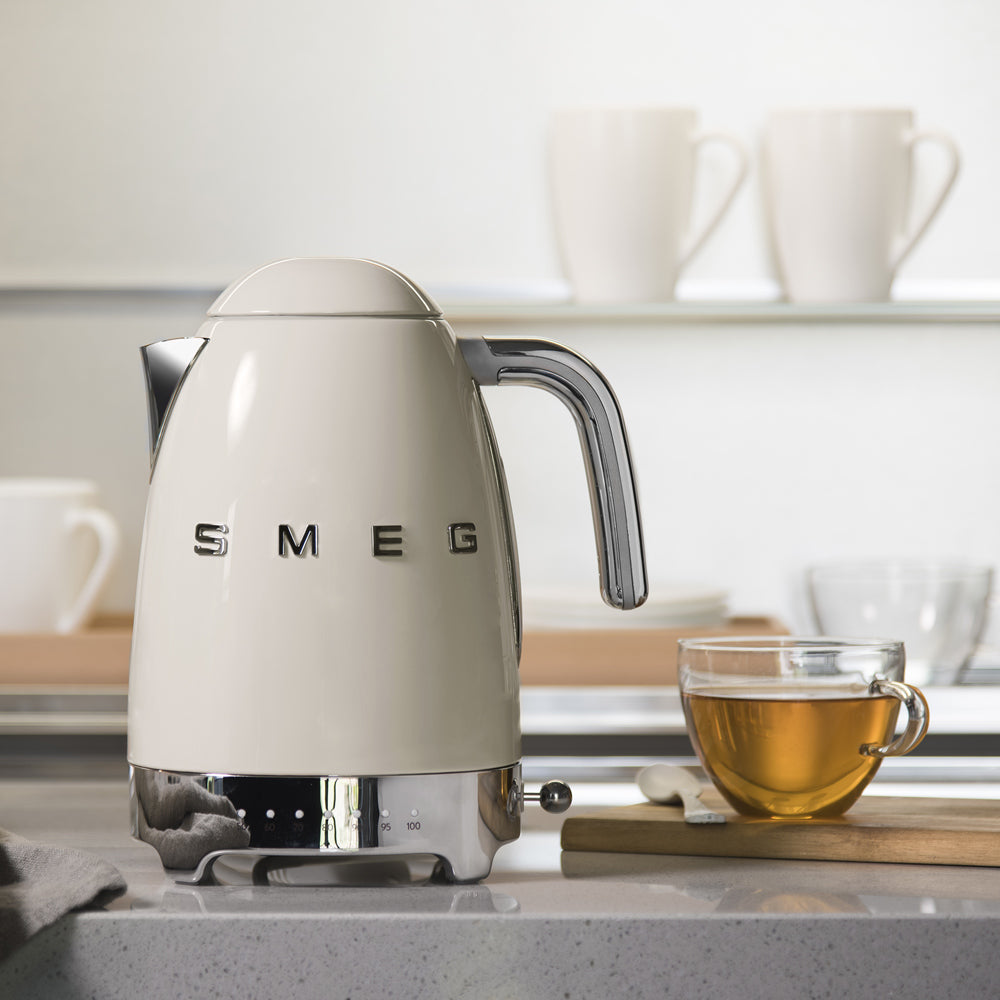 BOUILLOIRE SMEG Température Réglable  1,7L Crème