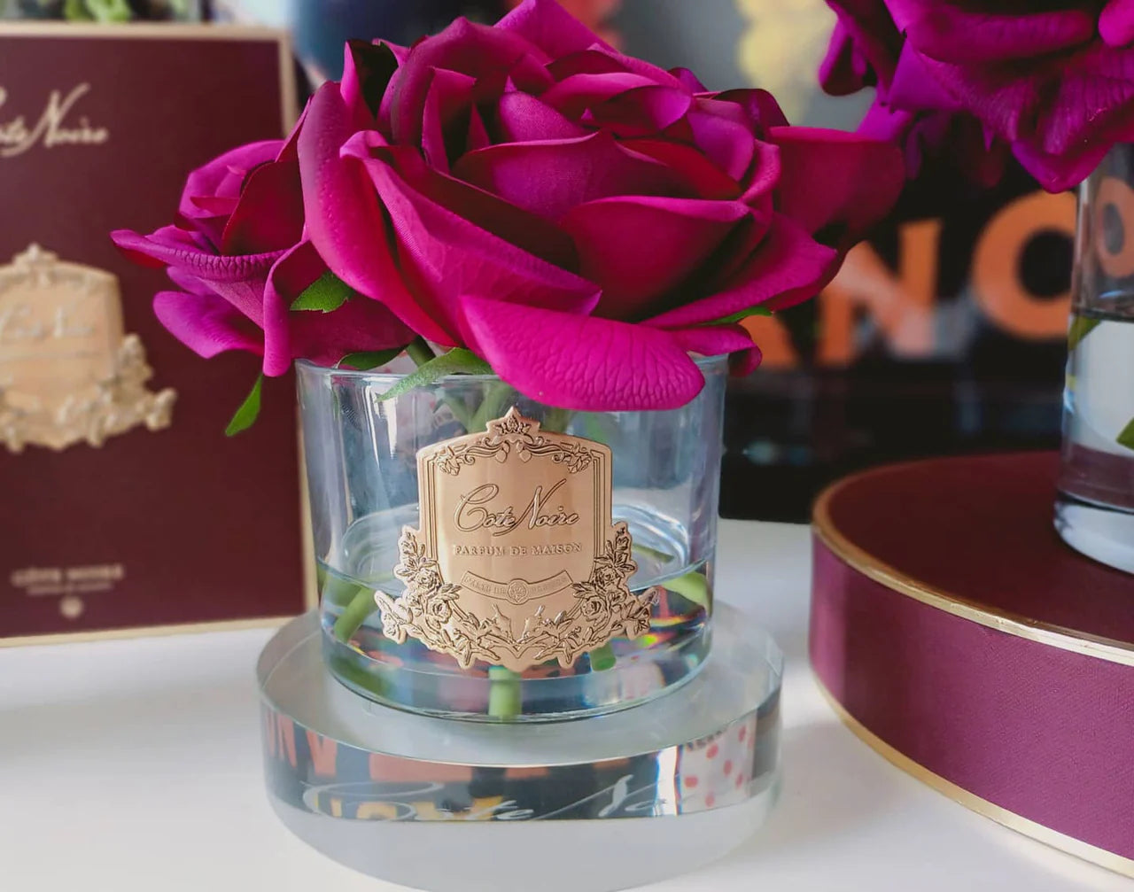 5 roses rouge carmin vase transparent