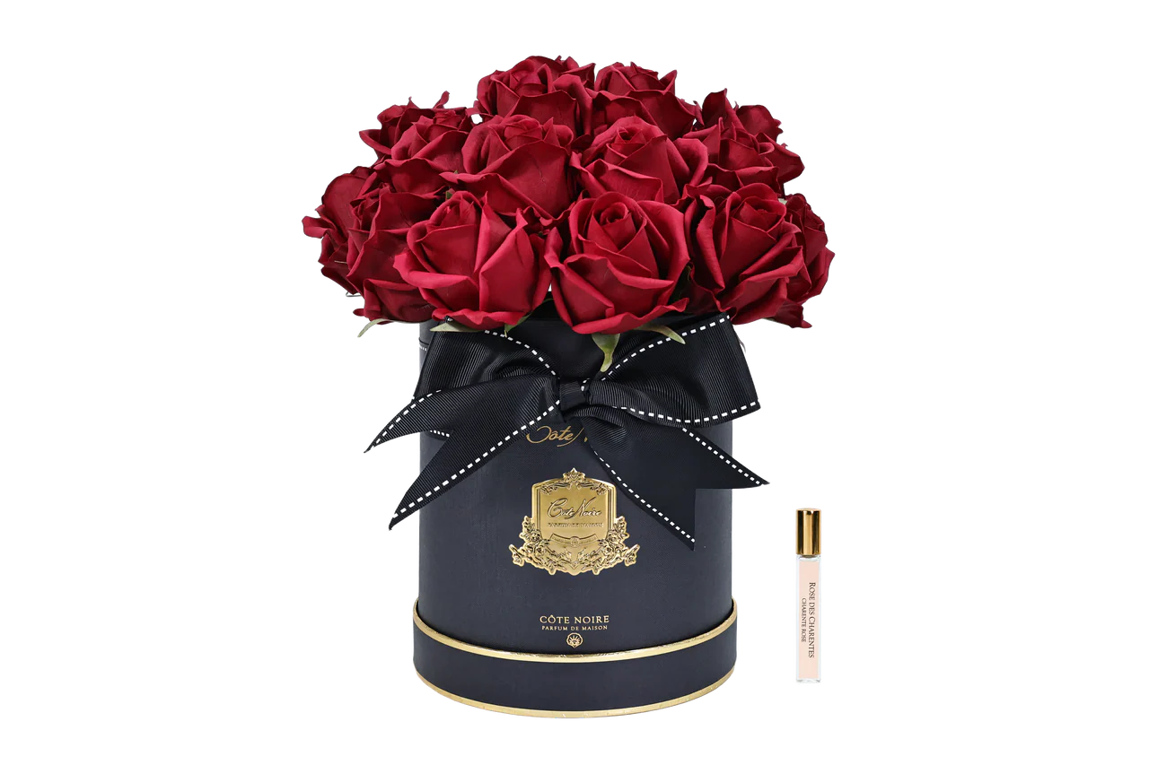 Bouquet rond boite à chapeaux Luxe bourgeons de roses rouge carmin