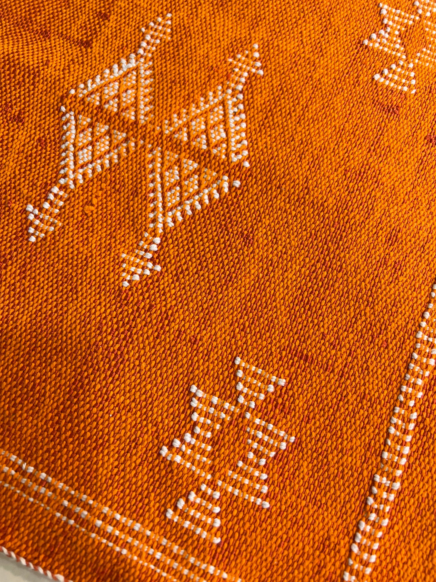 Coussin Berbère - Orange/blanc - 45 x 45 cm environ