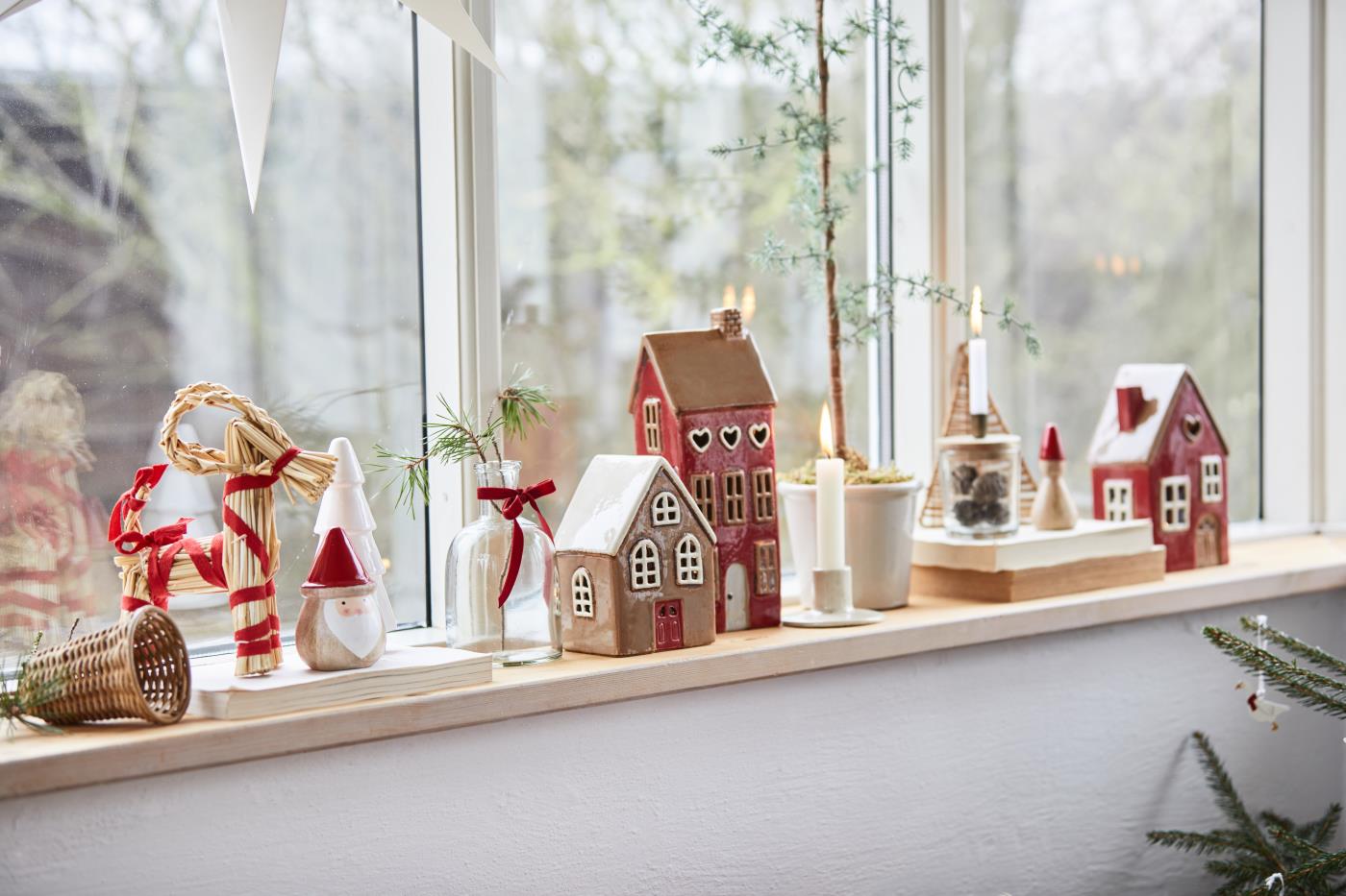 MAISONNETTE DE NOEL - Porte rouge - Céramique