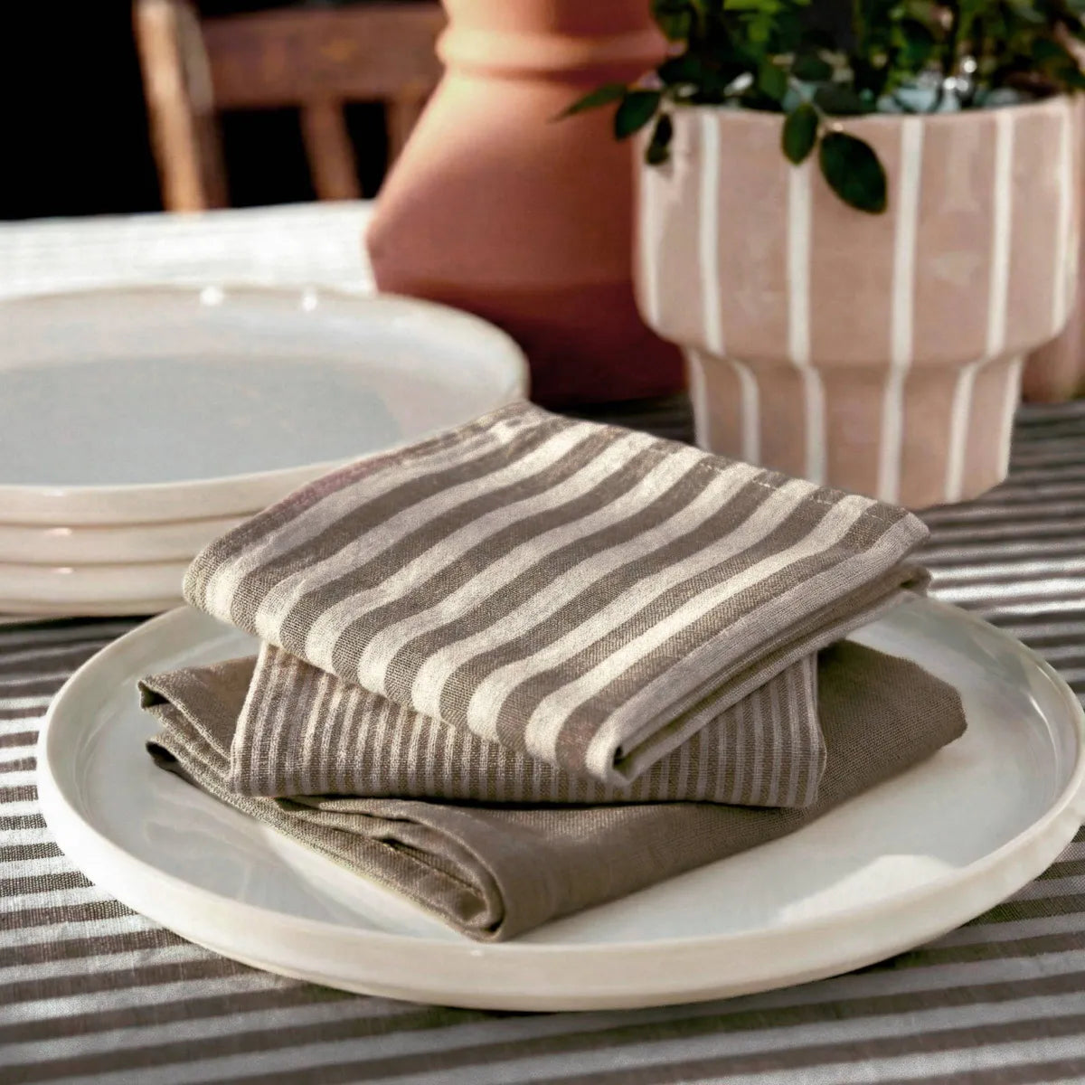 ROMIE Lot de 3 serviettes de table gaze de coton BRUN